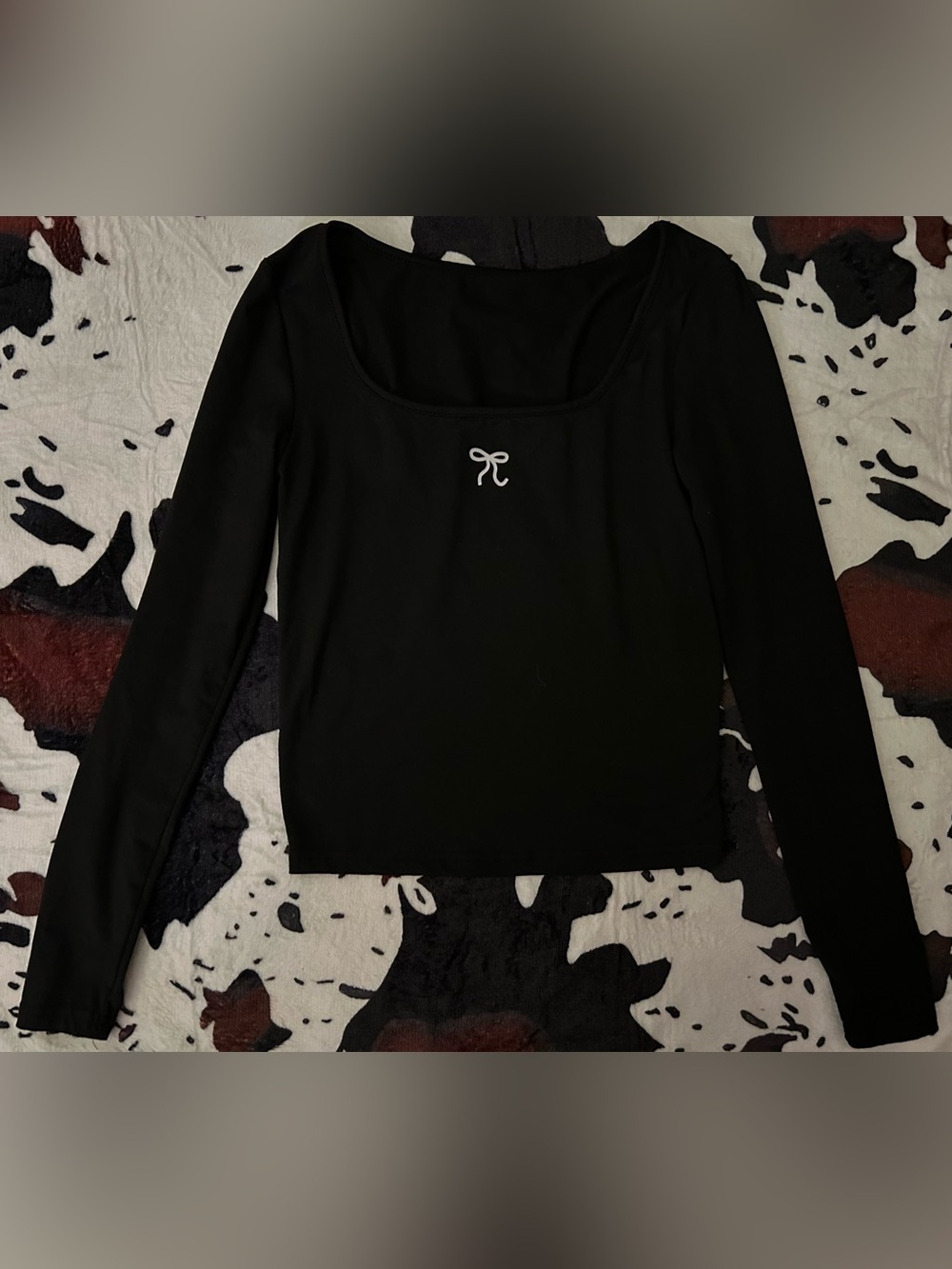 🖤 Black Long-Sleeve Top with Small Embroidered Bow Size Small 🖤
